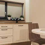 Nest Meteor Апартаменти 4*