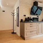 Nest Meteor 4* Κλουζ-Ναπόκα