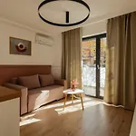 Nest Meteor Апартаменти