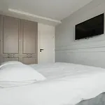 Nest Meteor 4* Κλουζ-Ναπόκα