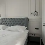 Nest Meteor Апартаменти 4*
